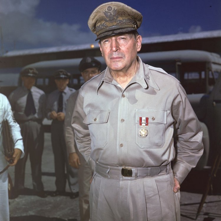 general-douglas-macarthur.thumb.jpg.b054a723328d5585ed8d4f05777579a4.jpg